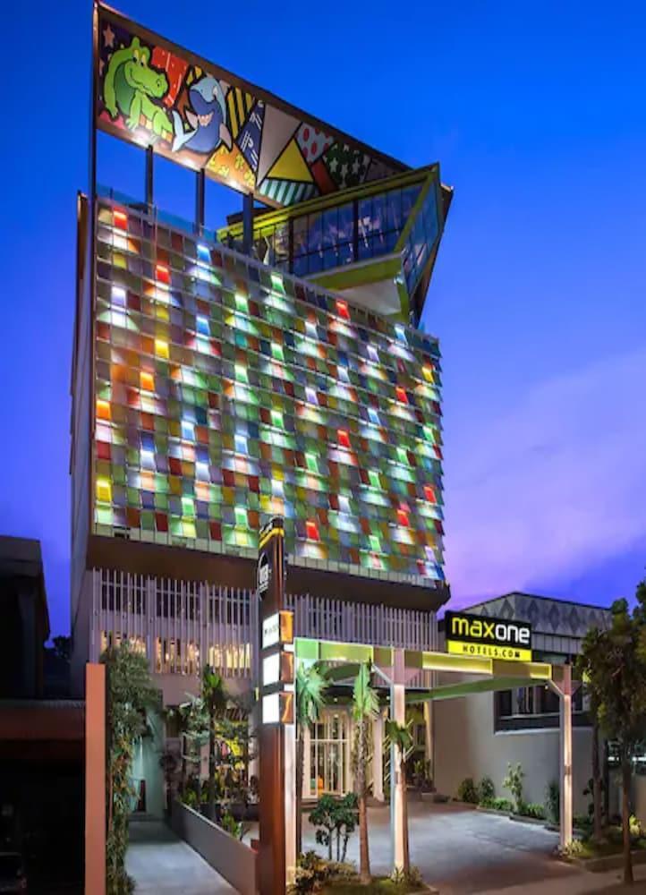 Maxonehotels.Com At Tidar Сурабая Екстер'єр фото